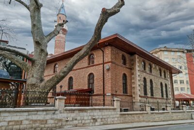 Baç Çınarlı Camii